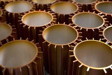 鋁自然會形成保護性氧化層，非常適合于容易的表面處理。 （圖片由Vitex Extrusion提供。）